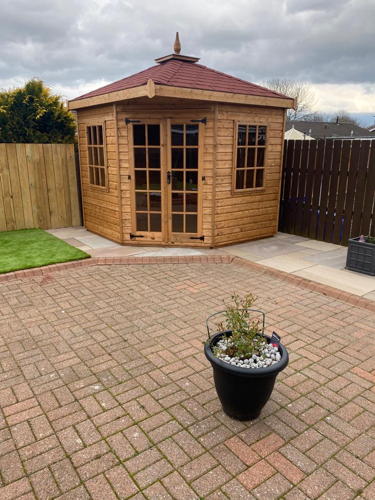 Hipped roof corner Summerhouse